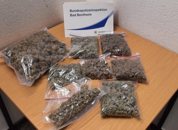 BPOL-BadBentheim: Rund ein Kilo Marihuana bei Kontrolle entdeckt