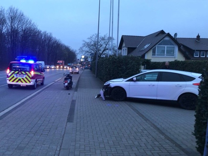 POL-BI: Rollerfahrer übersehen und schwer verletzt