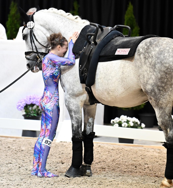 Europameisterin Mona Pavetic beendet nach 15 Jahren ihre beispiellose Voltigierkarriere – Standing Ovations beim „Preis der Besten“
