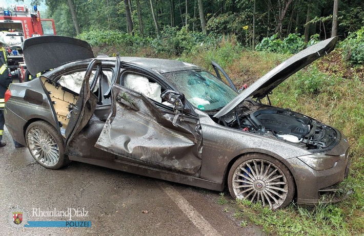 POL-PPWP: Fahrzeug überschlägt sich mehrfach - Fahrerin leicht verletzt
