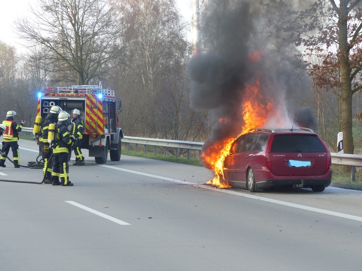 POL-CUX: Vollbrand eines Pkw auf der BAB 27 mit 6 km Rückstau**Foto in der Bildmappe