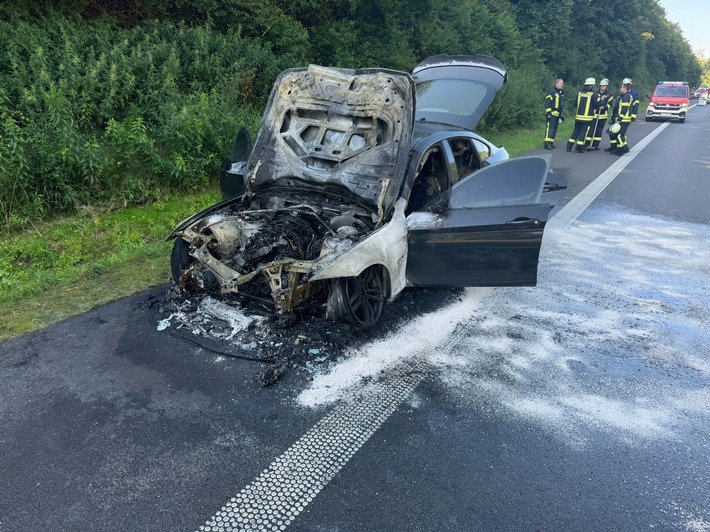 FFW Schwalmtal: Feuerwehr löscht PKW Brand