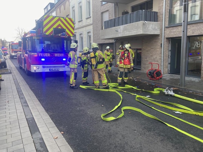 FW Grevenbroich: Warnmelder lösten aus: Zwei Einsätze für die Grevenbroicher Feuerwehr am zweiten Advent