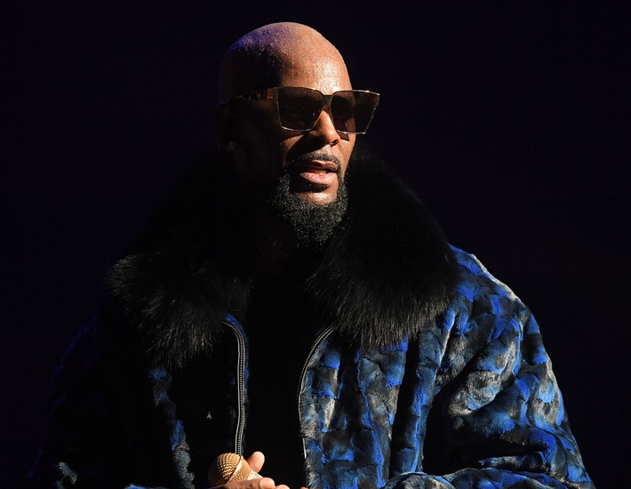 Vorwürfe gegen R. Kelly: A&E bringt neue Doku-Serie "Surviving R. Kelly" exklusiv in den deutschsprachigen Raum