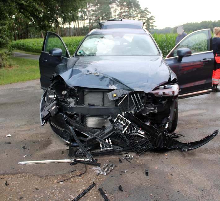 POL-MI: Drei Verletzte bei Unfall