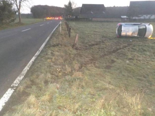 POL-OS: Bissendorf: Straßenglätte- Auto überschlug sich