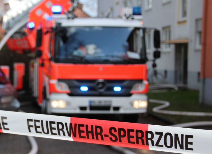 FW-BN: Wohnungsbrand in Tannenbusch - Rauchentwicklung durch aufmerksame Handwerker entdeckt
