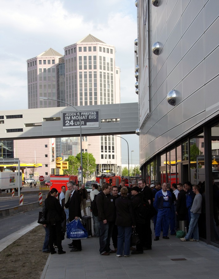 FW-E: Brandrauch im Einkaufszentrum am Limbecker Platz