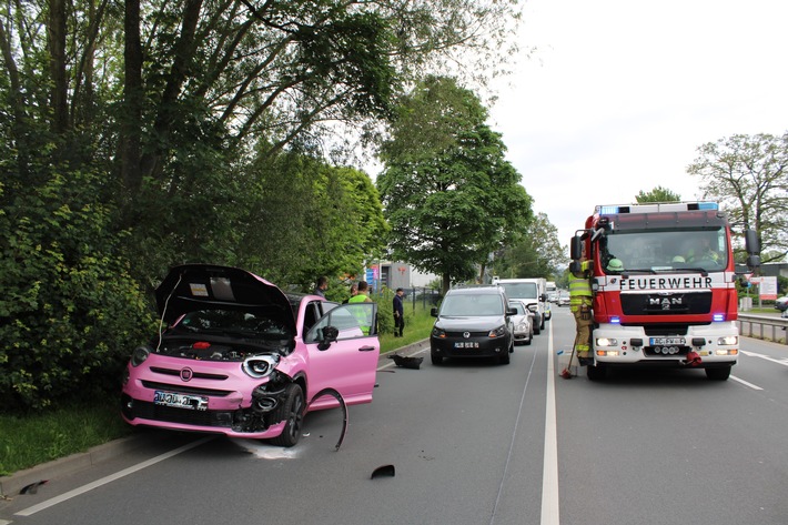 POL-AC: Verkehrsunfall auf der Monschauer Straße - mehrere Fahrzeuge beschädigt