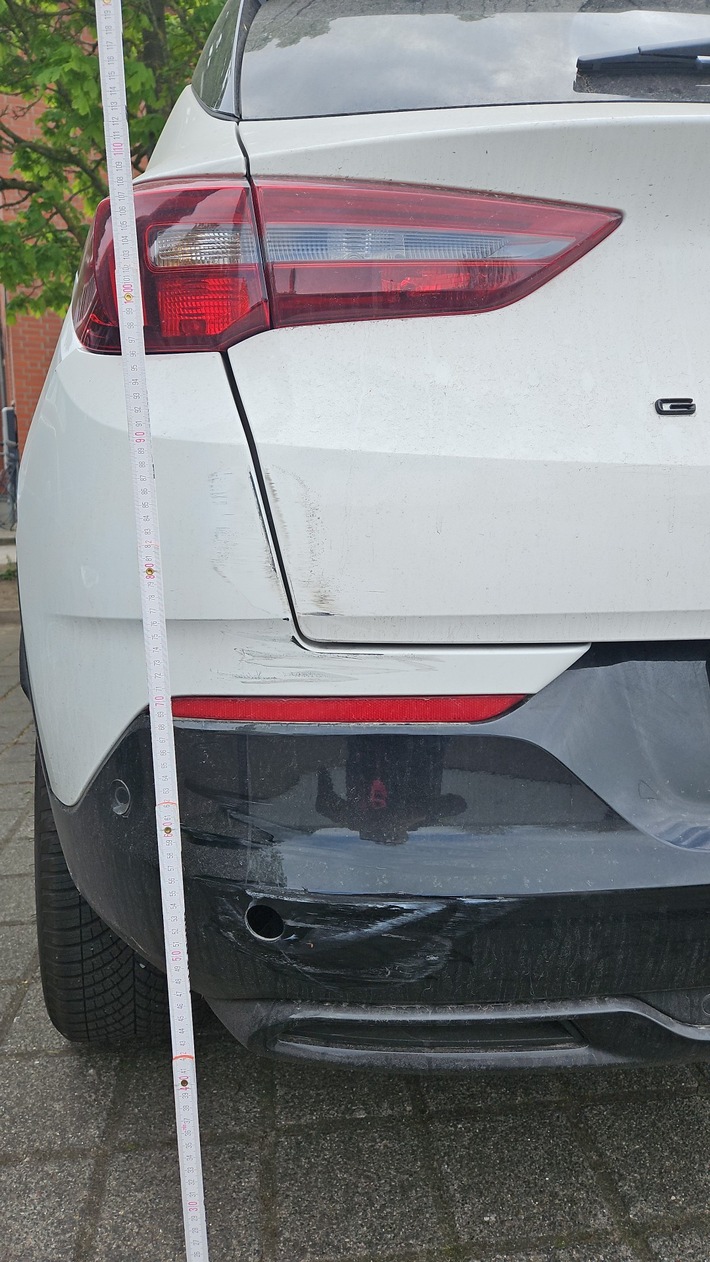 POL-CUX: Verkehrsunfallflucht in Debstedt - Zeugenaufruf (Foto im Anhang)