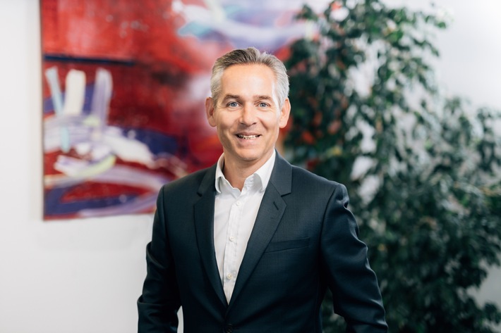 Norbert Rotter, Vorstandsvorsitzender der itelligence AG: "Mit der Übernahme von Pasafin, dem führenden SuccessFactors Partner, ist itelligence jetzt auch in Finnland präsent. Ich freue mich auf die Zusammenarbeit mit Pasafin, den Spezialisten für HR-Themen und Cloud-Transformation. Wir nutzen diese Kompetenz, um unsere Position als führender SuccessFactors Partner auf ganz Skandinavien zu erweitern." / Weiterer Text über ots und www.presseportal.de/nr/24336 / Die Verwendung dieses Bildes ist für redaktionelle Zwecke honorarfrei. Veröffentlichung bitte unter Quellenangabe: "obs/itelligence AG/itelligence / Michael Adamski"