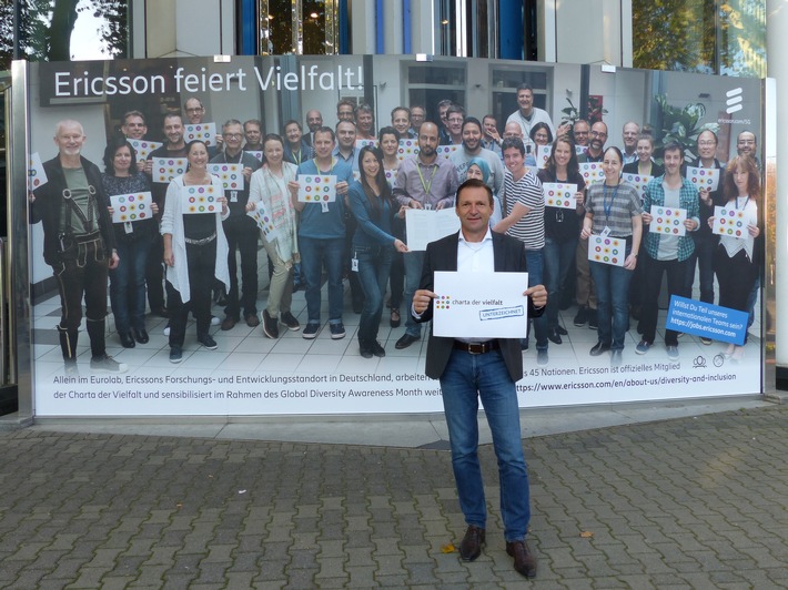 Mitarbeiterinnen und Mitarbeiter aus über 70 Nationen feiern Diversity bei Ericsson Deutschland (FOTO)