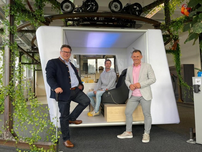 Bernhard Schindler (Beiratsvorsitzender), Marc Schindler (ottobahn), Gerold Wolfarth (Geschäftsführer) (v.l.n.r.) / Weiterer Text über ots und www.presseportal.de/nr/160217 / Die Verwendung dieses Bildes ist für redaktionelle Zwecke unter Beachtung ggf. genannter Nutzungsbedingungen honorarfrei. Veröffentlichung bitte mit Bildrechte-Hinweis.