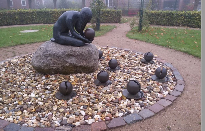 POL-FL: Schleswig: Diebstahl von Bronzekugeln am Mahnmal für Kriegsgefangene und Zwangsarbeiter