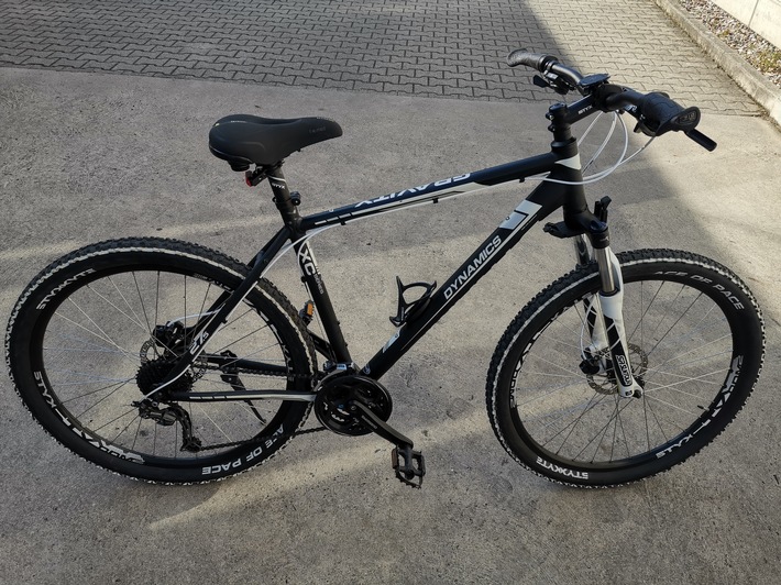 POL-MA: Weinheim, Rhein-Neckar-Kreis: Polizei stellt Fahrrad sicher und sucht mit Lichtbild nach dem tatsächlichen Eigentümer bzw. der tatsächlichen Eigentümerin