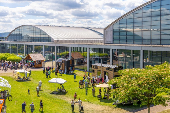 Die NEW HOUSING der Messe Karlsruhe, Europas wichtigste Veranstaltung für kleines Wohnen, findet vom 26. bis 28. Juni statt / Neu: Erstmals bieten die Veranstalter den Business Day für Investoren an