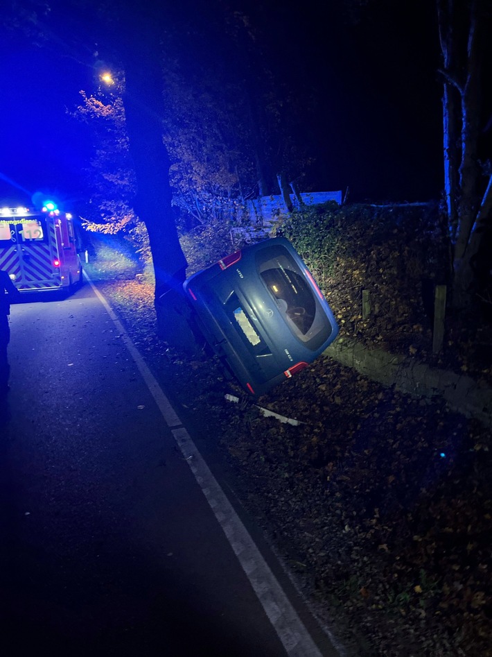 POL-BI: Betrunkener Fahrer verliert Kennzeichen an Unfallstelle