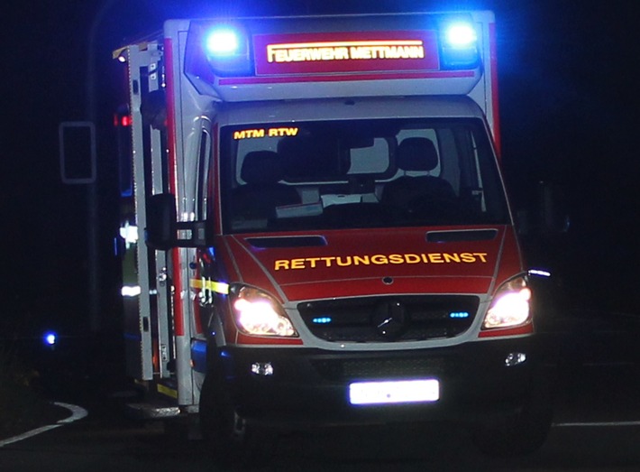 POL-ME: Verkehrsunfall mit zwei schwer verletzten Personen - Velbert- 1812113