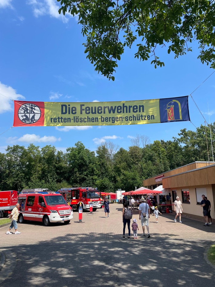 FW Weinheim: Tag der offenen Tür in der Feuerwache Süd - Weinheimer Feuerwehr erleben, Menschen kennenlernen und Ehrenamt entdecken.