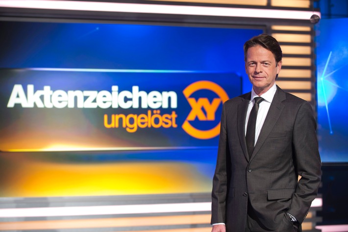 500. Folge "Aktenzeichen XY ... ungelöst" /  Rudi Cerne präsentiert Jubiläumsfolge im ZDF (FOTO)