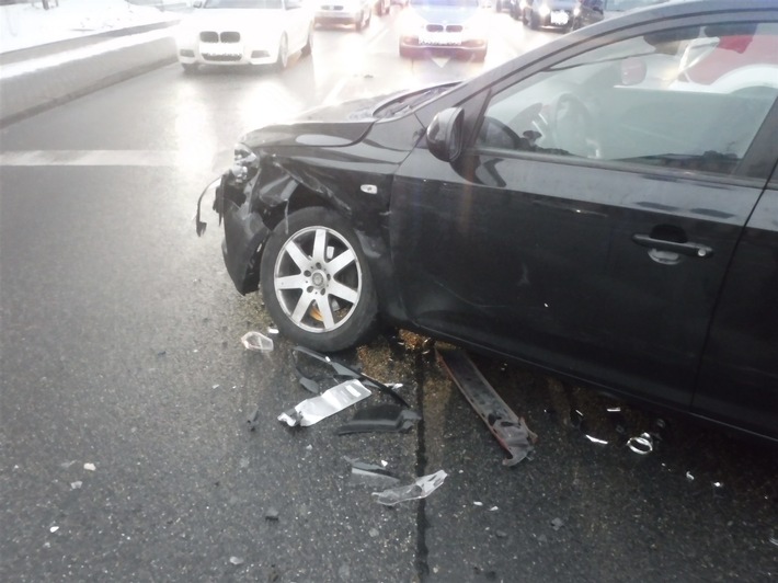 POL-DN: Schoellerstraße wegen Unfall zeitweise gesperrt