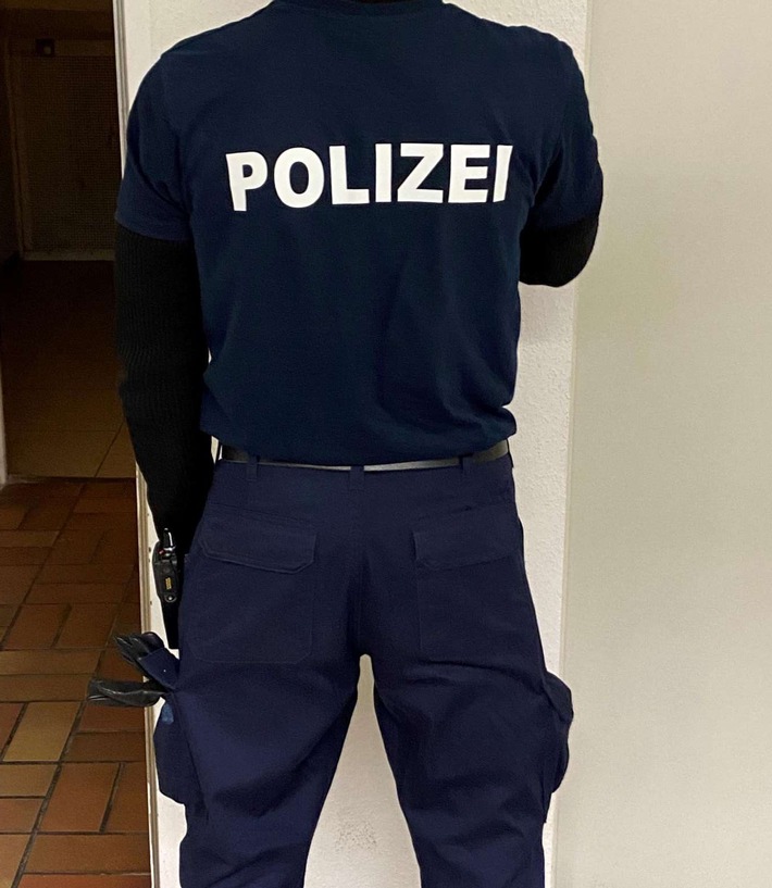 BPOL NRW: 21-Jähriger in Polizeiuniform unterwegs - Bundespolizei warnt vor falschen Polizisten