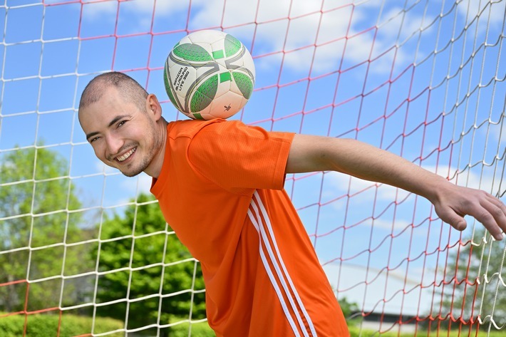 WTG Athlet Tom tritt u.A. im 6-a-Side-Fußball an / Weiterer Text über ots und www.presseportal.de/nr/71182 / Die Verwendung dieses Bildes für redaktionelle Zwecke ist unter Beachtung aller mitgeteilten Nutzungsbedingungen zulässig und dann auch honorarfrei. Veröffentlichung ausschließlich mit Bildrechte-Hinweis.