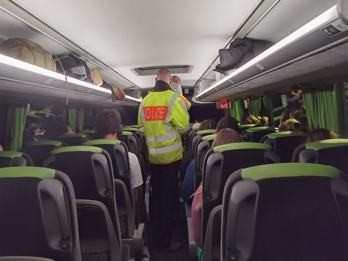 Bundespolizeidirektion München: 17.700 Euro Bargeld und sechs registrierte Handys im Gepäck / Der Bundespolizei schnappt mutmaßlichen Hehler