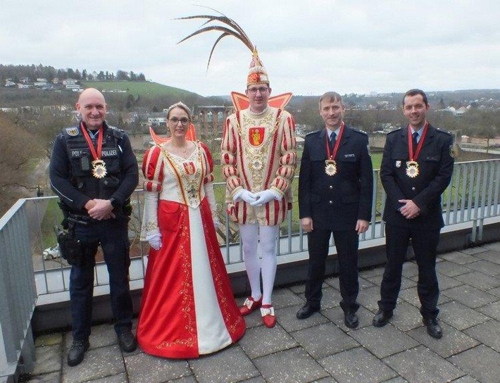 BPOL-TR: Scherz-"Haft" - Prinzenpaar der Stadt Trier besucht die Bundespolizei