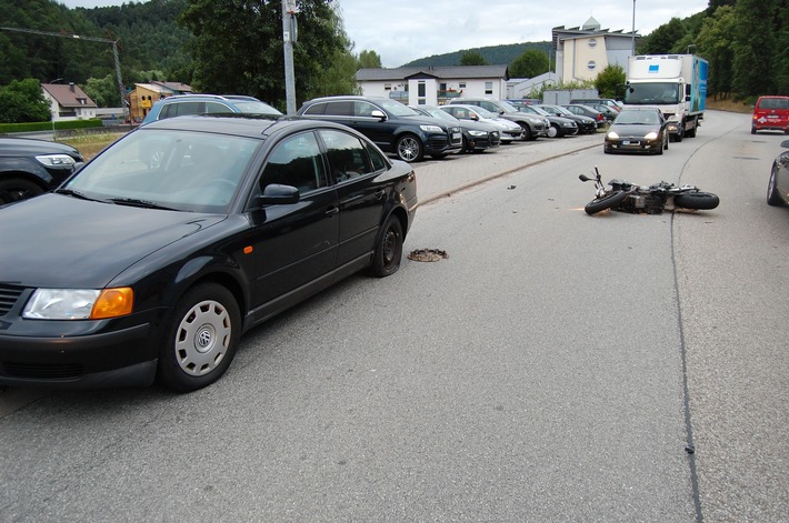 POL-PDPS: Motorradfahrer verunglückt schwer