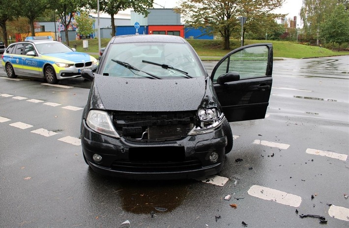 POL-MI: Citroen-Fahrer bei Unfall verletzt