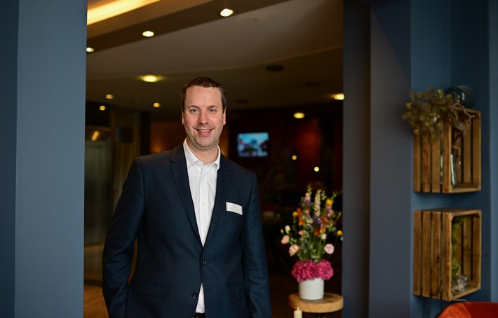 Seehotel Niedernberg: Jan-Eike Adomeit ist neuer Front Office Manager