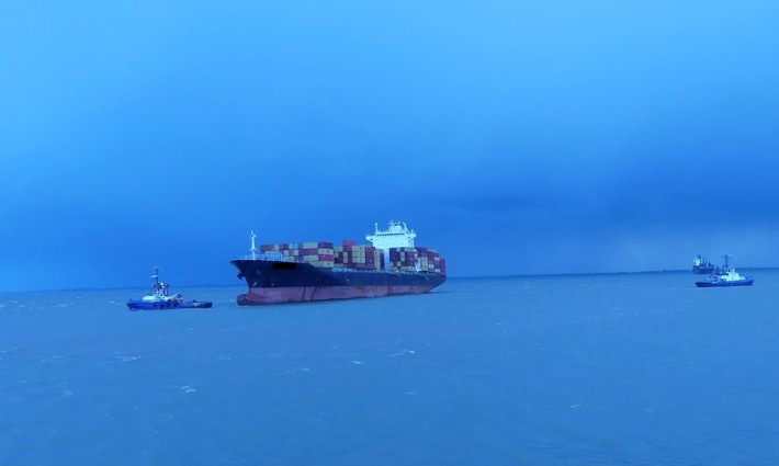 WSPI-OLD: Festmacherleinen brechen - Containerschiff vertreibt auf Seeschifffahrtsstraße Jade