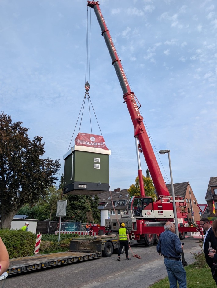 Erstes PoP-Gebäude heute gesetzt: Glasfaserausbau in Dormagen erreicht wichtigen Meilenstein