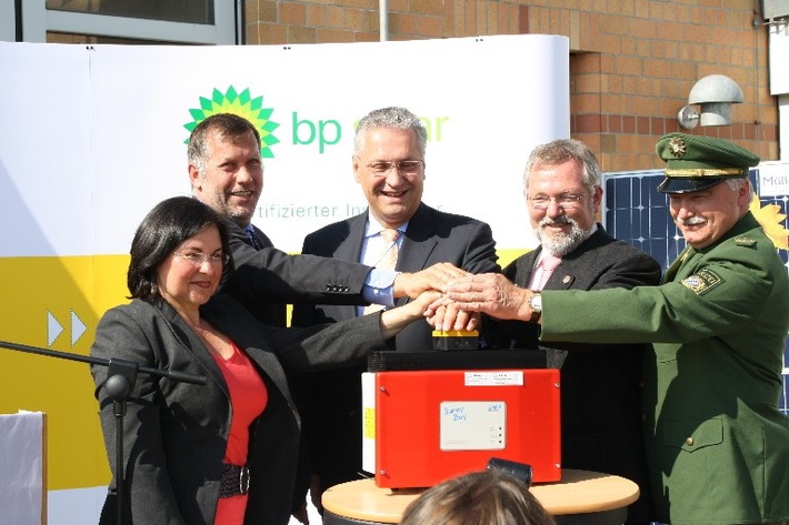 POL-MFR: (937) Erste fremdbetriebene Photovoltaik-Anlage auf einem mittelfränkischen Polizeigebäude in Betrieb - Bildveröffentlichung