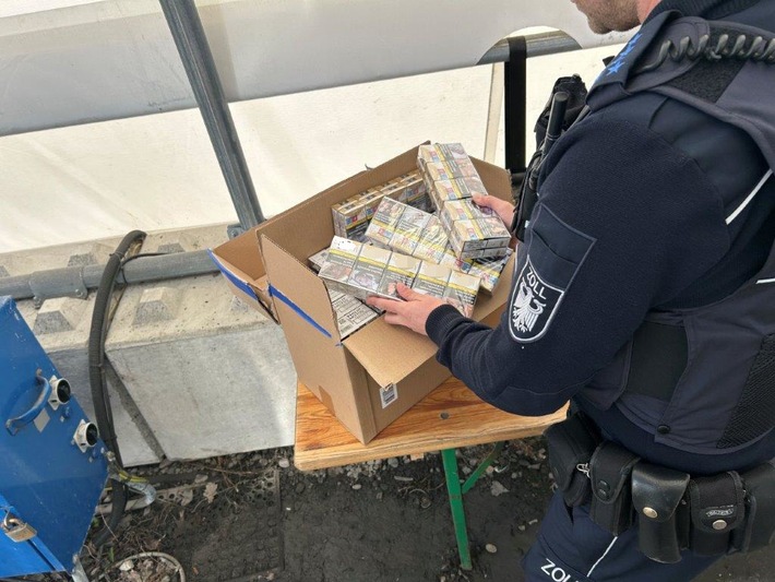 HZA-UL: Zoll verhindert Schmuggel von Tabakwaren und Luxusfahrzeug - Zollkontrollen im Grenzgebiet
