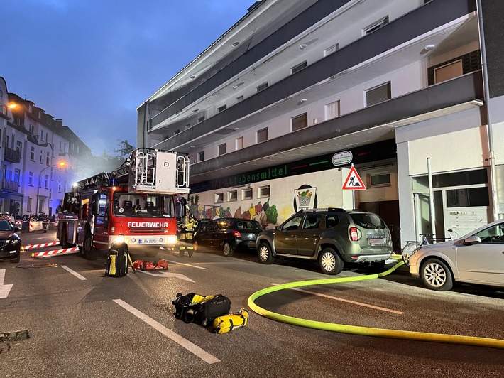 FW-E: Kellerbrand in Frohnhausen - 39 Personen mit Drehleitern gerettet