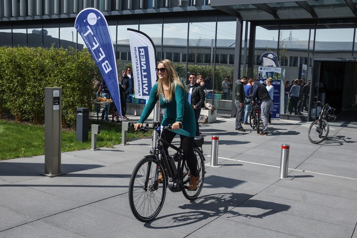 BFFT E-Bike-Aktion: Mitarbeiter radeln über 17.000 Kilometer / Gesundheit fördern, Umwelt schonen und dabei auch noch Geld sparen? / Das bot die E-Bike-Aktion des Fahrzeugtechnikentwicklers BFFT