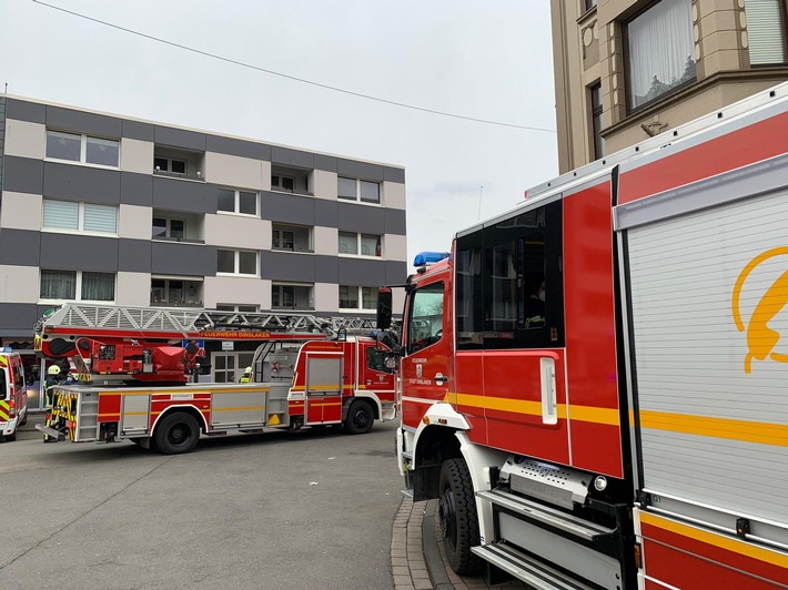 FW Dinslaken: Zimmerbrand in Hiesfeld