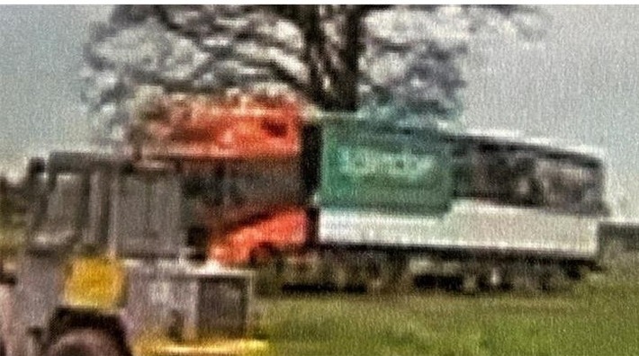 POL-KLE: Straelen - Unfallflucht / Holzzaun vermutlich von LKW beschädigt / Polizei sucht mit Bild das flüchtige Fahrzeug