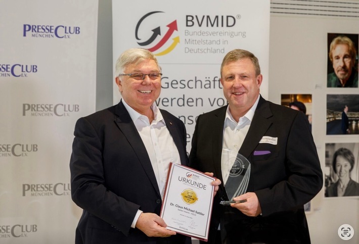 v.l.: Kajetan Brandstätter (Präsident BVMID), TOP INTERIM Dr. Claus Michael Sattler / Weiterer Text über ots und www.presseportal.de/nr/172454 / Die Verwendung dieses Bildes für redaktionelle Zwecke ist unter Beachtung aller mitgeteilten Nutzungsbedingungen zulässig und dann auch honorarfrei. Veröffentlichung ausschließlich mit Bildrechte-Hinweis.