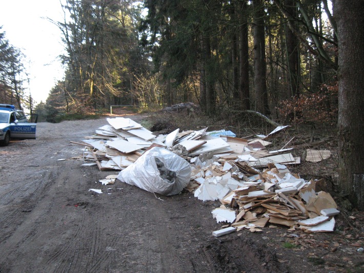 POL-WL: Illegale Müllentsorgung - Polizei sucht Zeugen ++ Salzhausen - Diebe kamen durchs Küchenfenster ++ Neu Wulmstorf - Diesel abgezapft ++ Und weitere Meldung