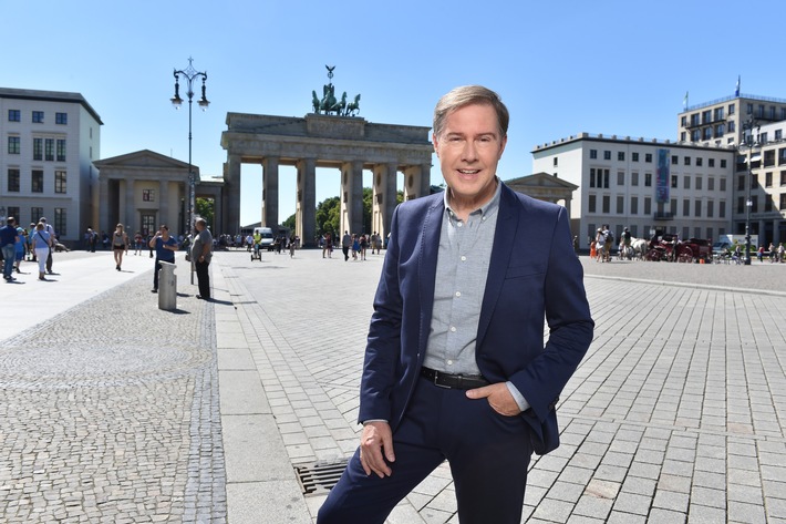 SAT.1 feiert 25 wiedervereinigte Jahre! Ulrich Meyer präsentiert neue Rankingshow "Wir sind Deutschland" - ab 12. August 2015 um 20:15 Uhr