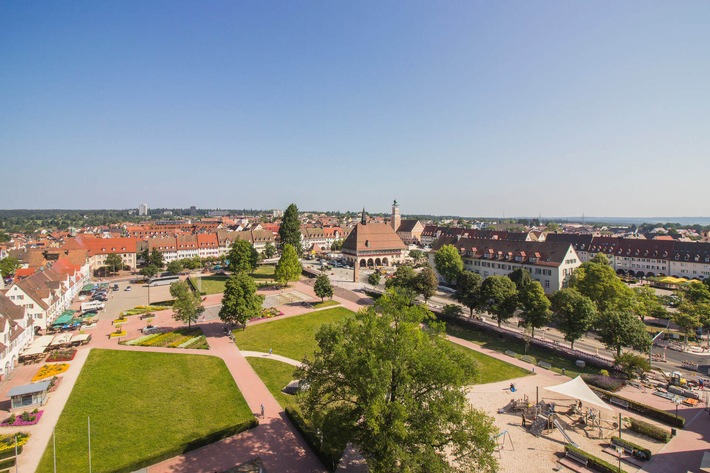 Gäste fliegen auf Freudenstadt: Virtueller Rundflug macht Lust auf den größten Marktplatz, Musik, Kultur und neue E-Bike-Routen