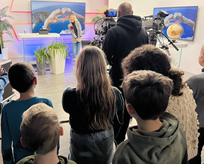 Pressemitteilung: Studiotag für Schulklassen – Fernsehen zum Anfassen!