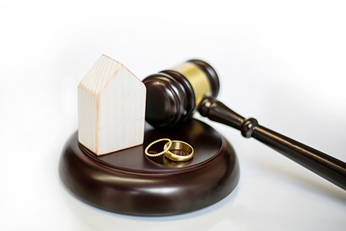 Streitfall Scheidung: Was passiert mit der Immobilie?