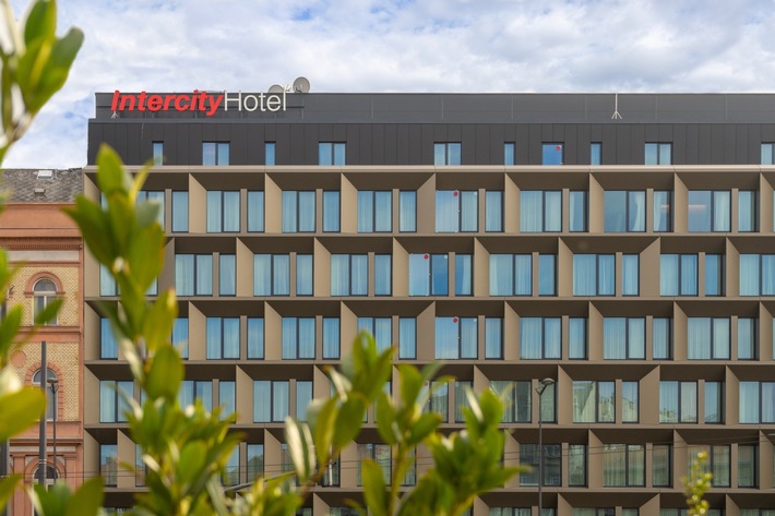 Pressemitteilung: "Erstes IntercityHotel eröffnet in Ungarn"