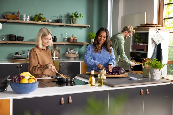 Zum Friendsgiving das gemeinsame Kochen und Genießen mit Freunden feiern