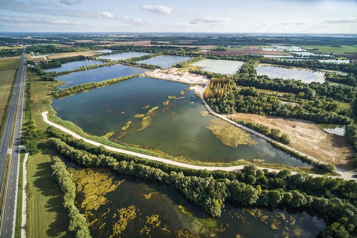 Q ENERGY startet Bau des größten schwimmenden Solarparks in Europa