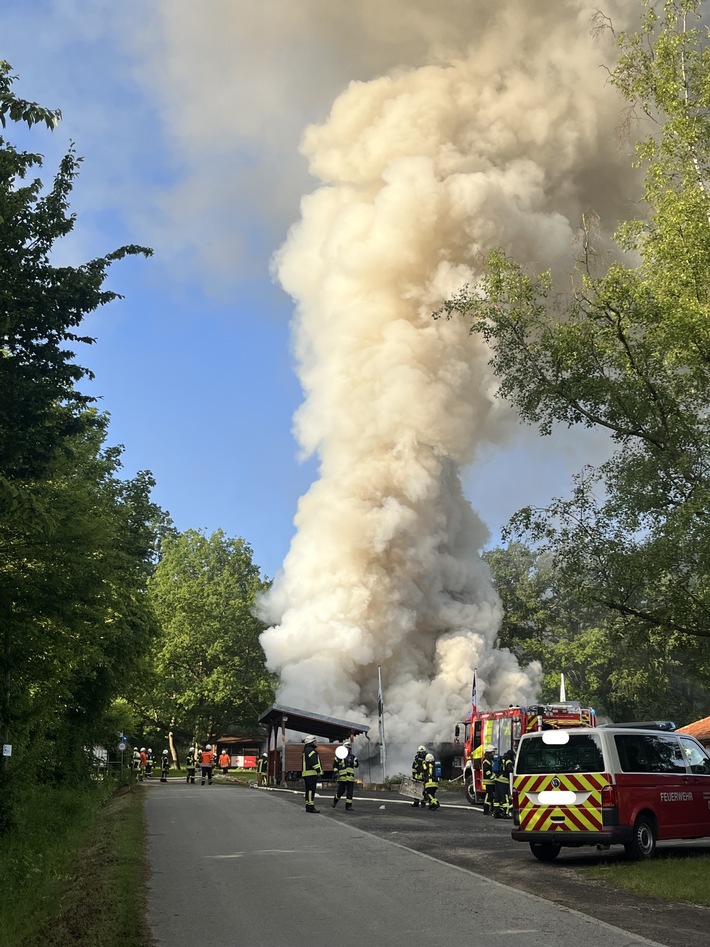 POL-HI: Gebäudebrand am Bad Salzdetfurther Golfplatz